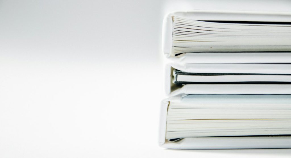 Fascicoli e documenti organizzati per controllare una scadenza EUIPO