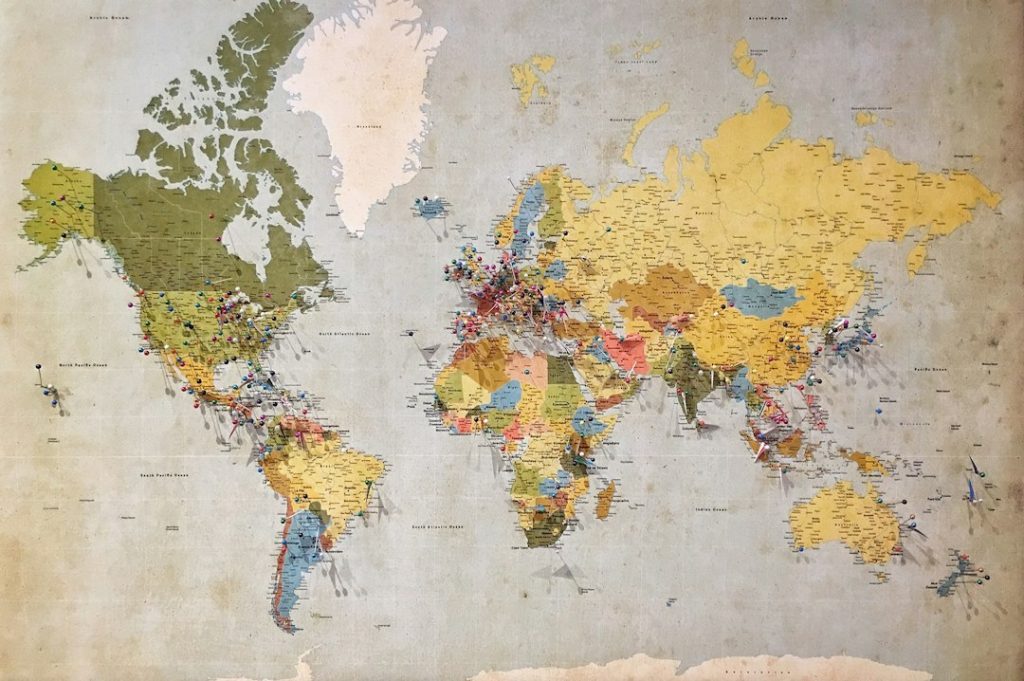 Mappa del mondo con località evidenziate per pianificare la protezione internazionale del marchio