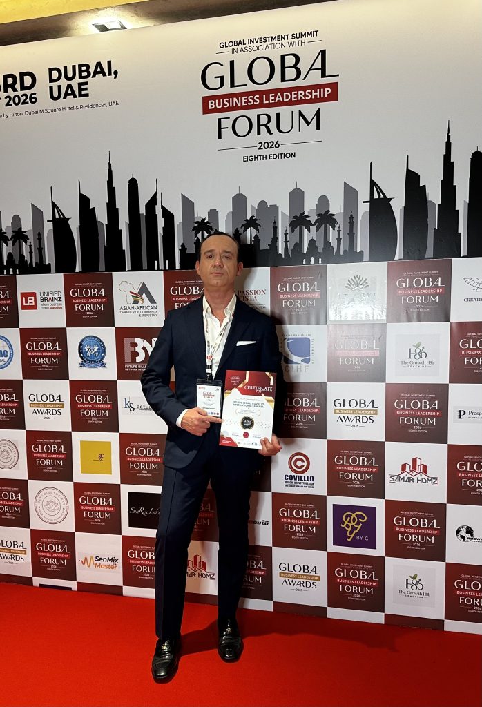 Carmine Coviello con l’attestato dei Global Business Leadership Awards 2026 a Dubai